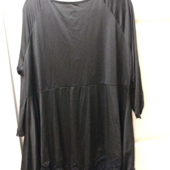 Black lace trimmed top - Picture 2 of 2